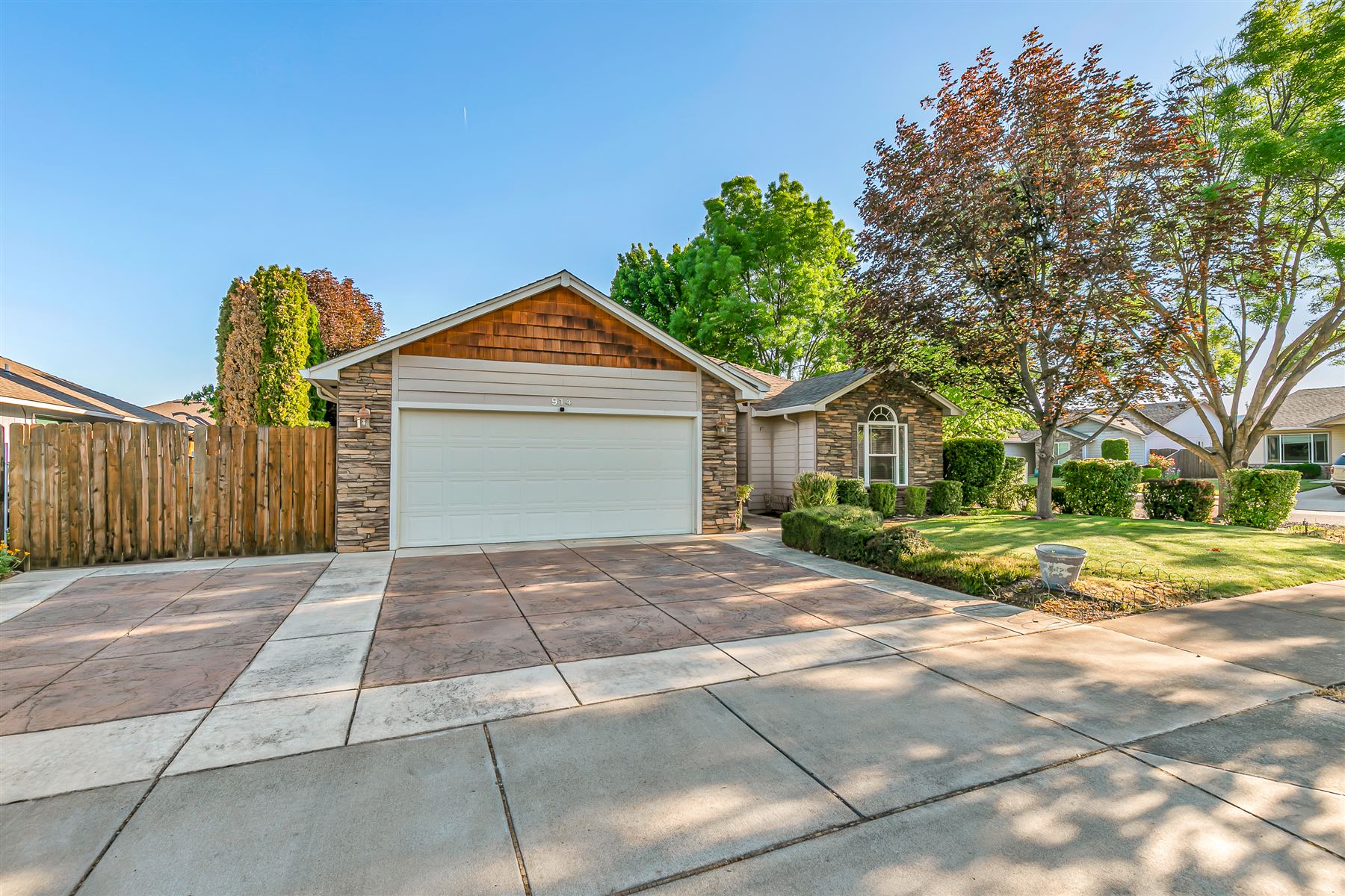 Southern Oregon home listed by JJ Kramer